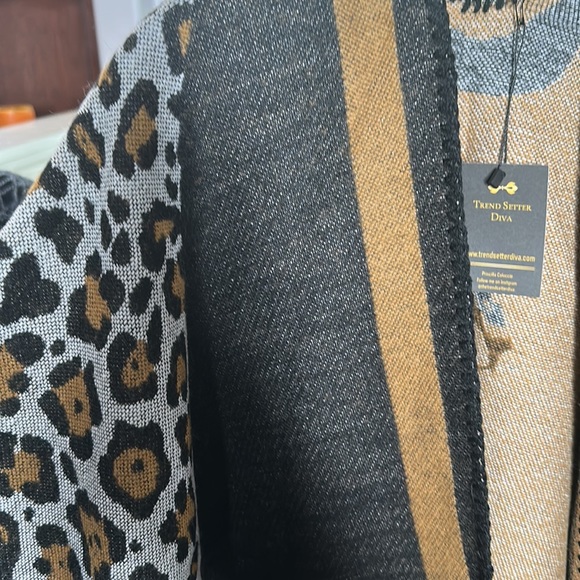 LEOPARD ACCENT PRINT MID THIGH KIMONO - Picture 4 of 5